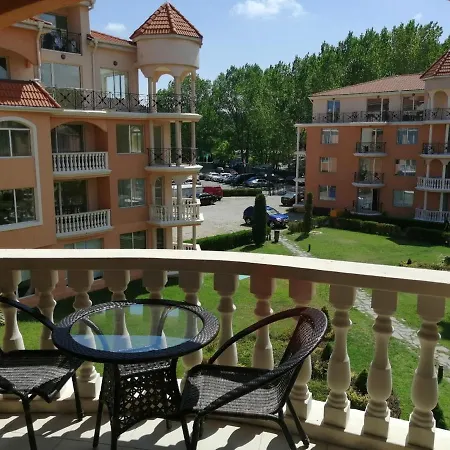 Апартамент Golden Beach *