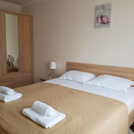 Апартамент Golden Beach *